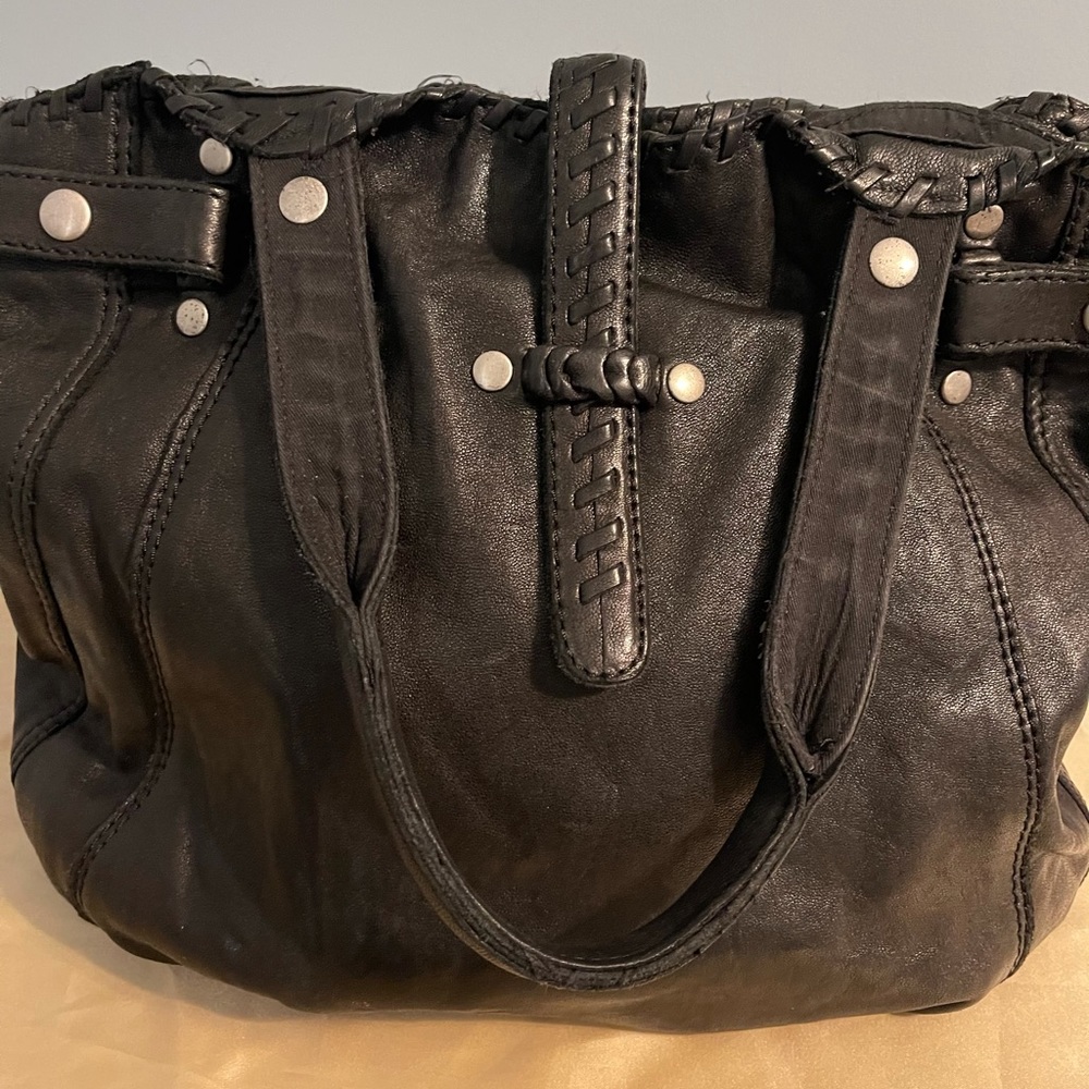Ladies medium shoulder bag